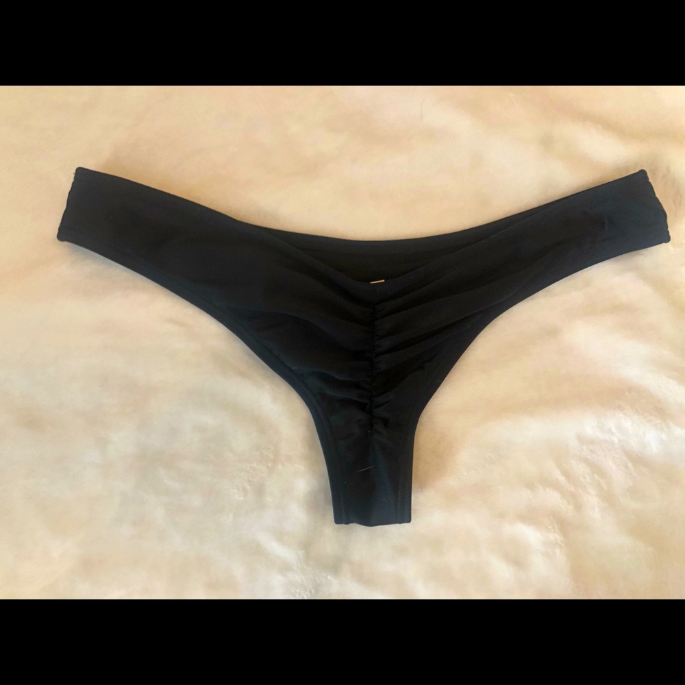 Thong bikini bottoms